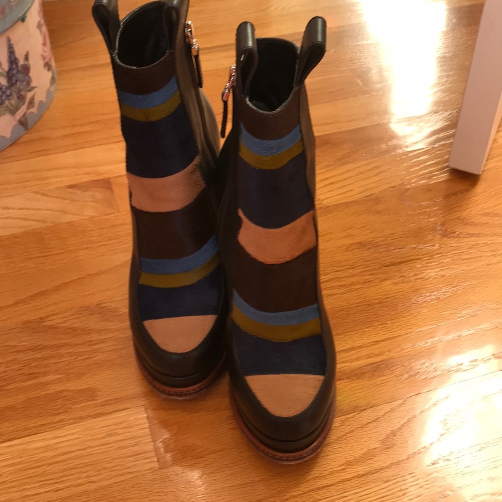 AUTHENTIC FENDI WEDGES